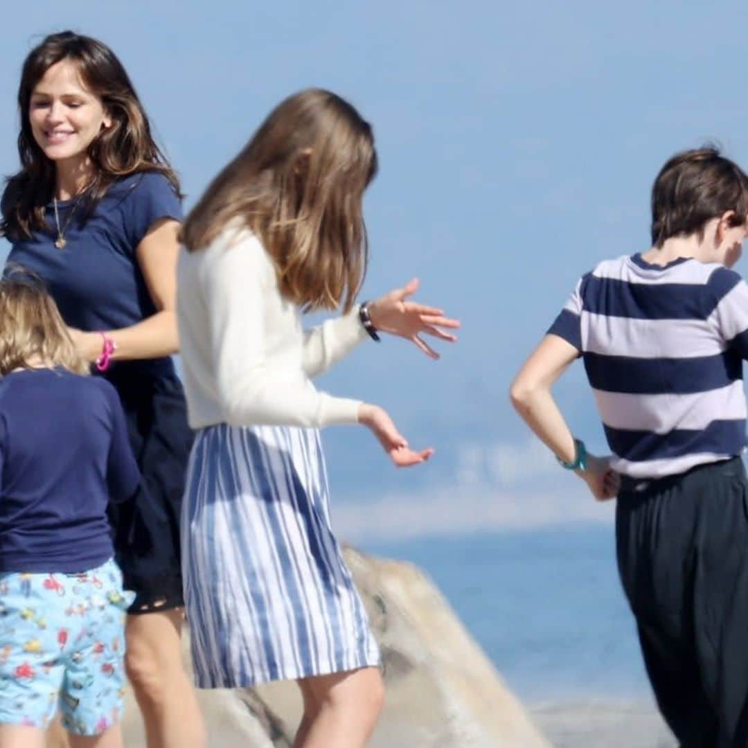 Jennifer Garner creates memories with her kids in a fun family photoshoot at the beach