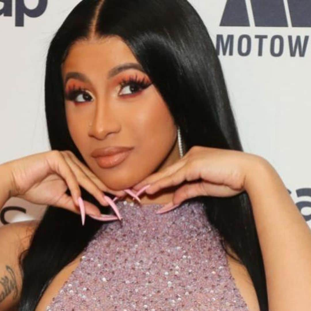 Eyelashes likeCardiB's? This is her secret...