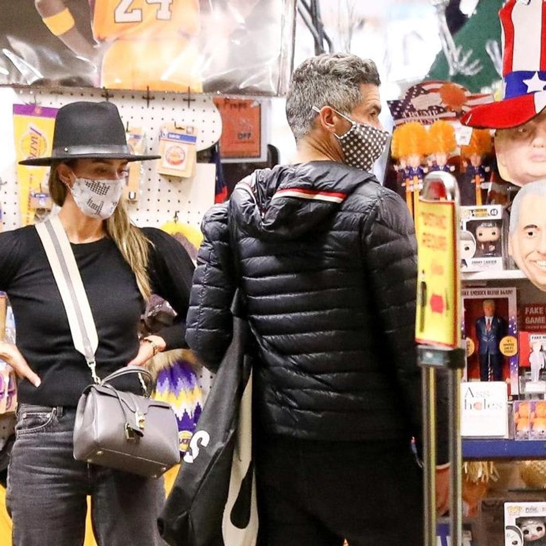 Jessica Alba and Cash Warren last-minute Halloween shopping