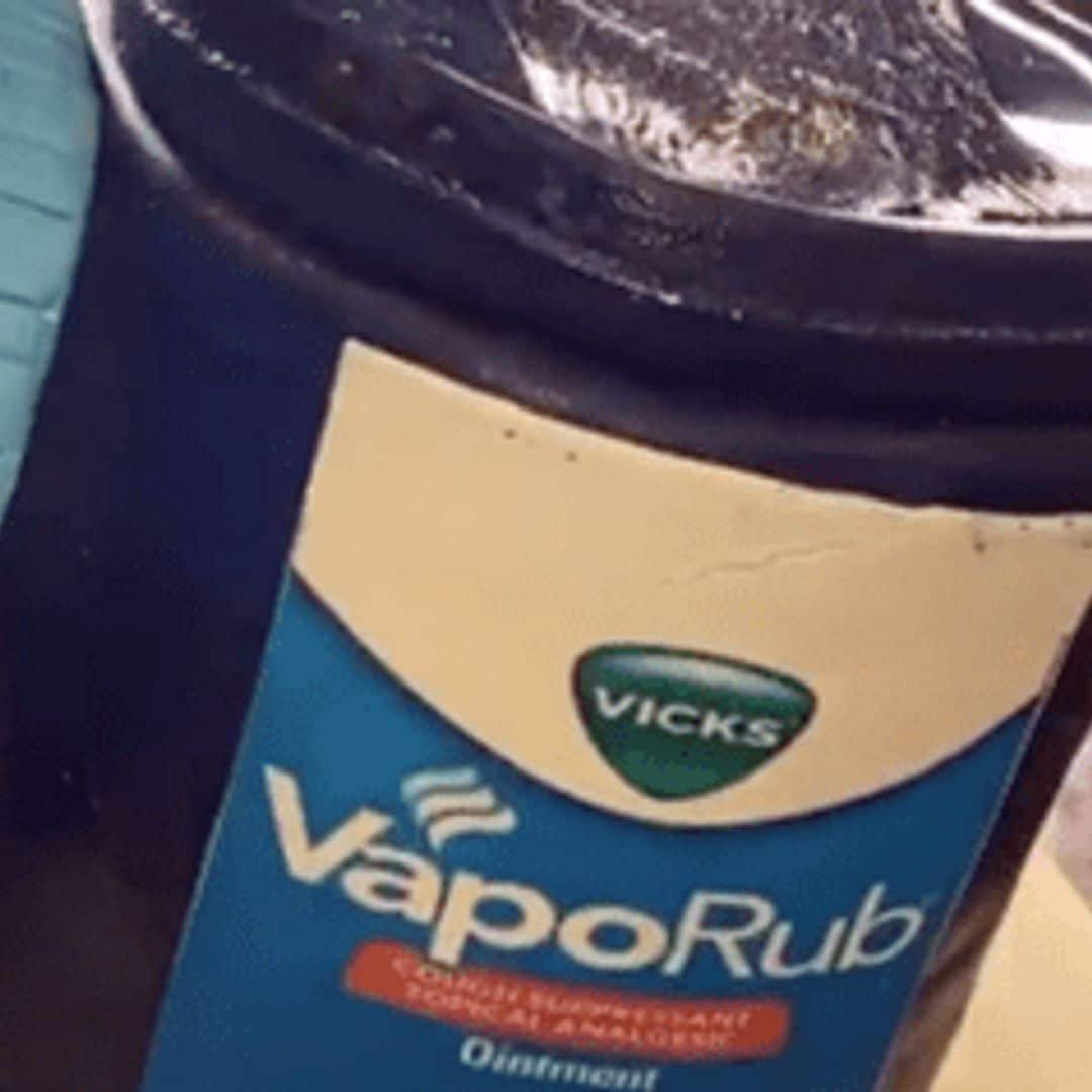 Latina creates a cake out of the iconic Vapor Rub tub - see the video!