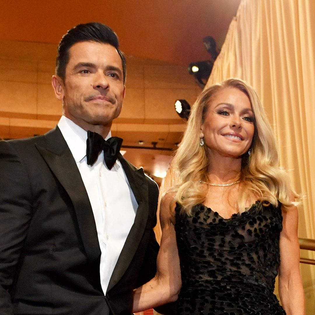 Mark Consuelos encourages people to boo Kelly Ripa's controversial statement