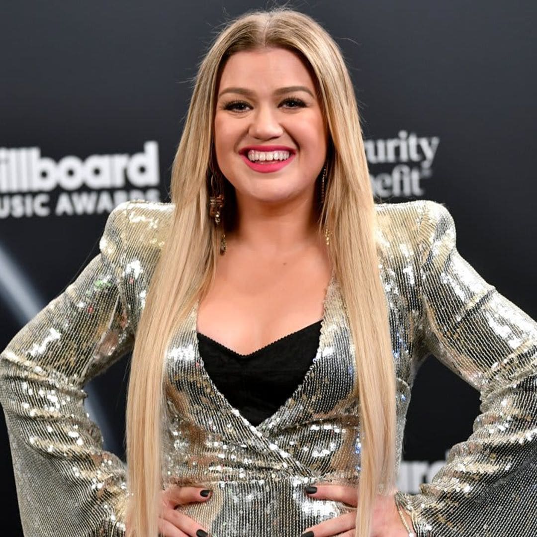 Kelly Clarkson’s talk show might take over for Ellen DeGeneres