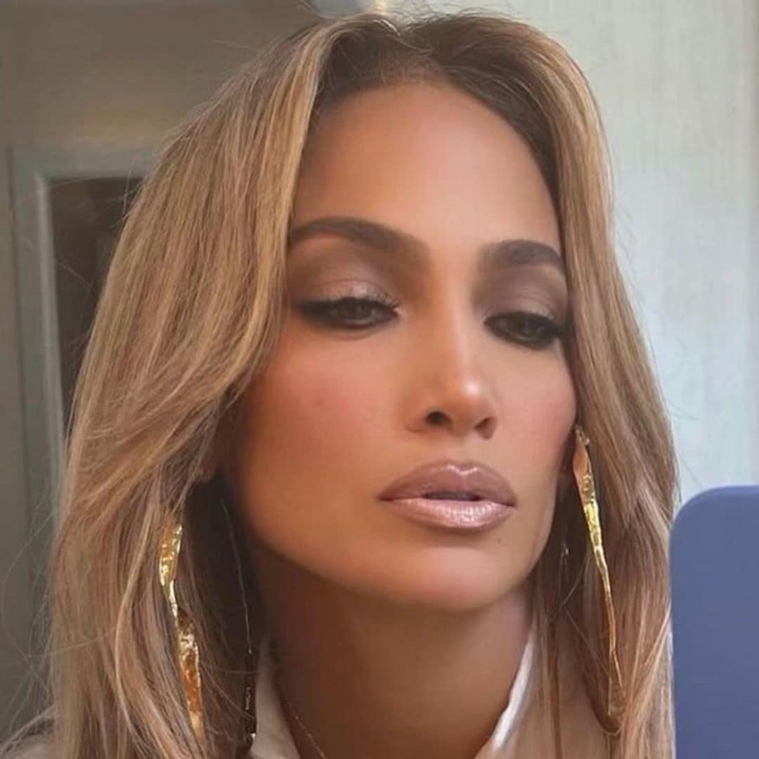 Jennifer Lopez glowed while taking a relaxing bubble bath over the weekend