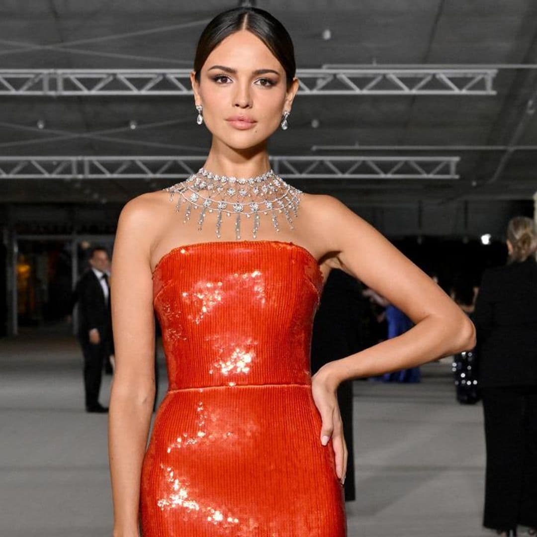 Eiza González looks stunning in this low-cut pink dress