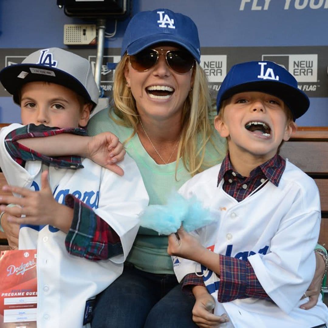 Britney Spears posts & deletes rare photos with teenage sons Sean and Jayden