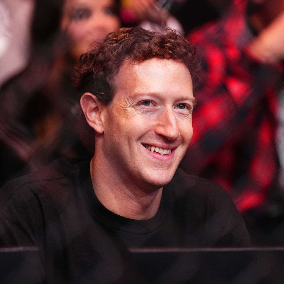 Mark Zuckerberg records an acoustic cover of "Get Low" with T-Pain for his wife