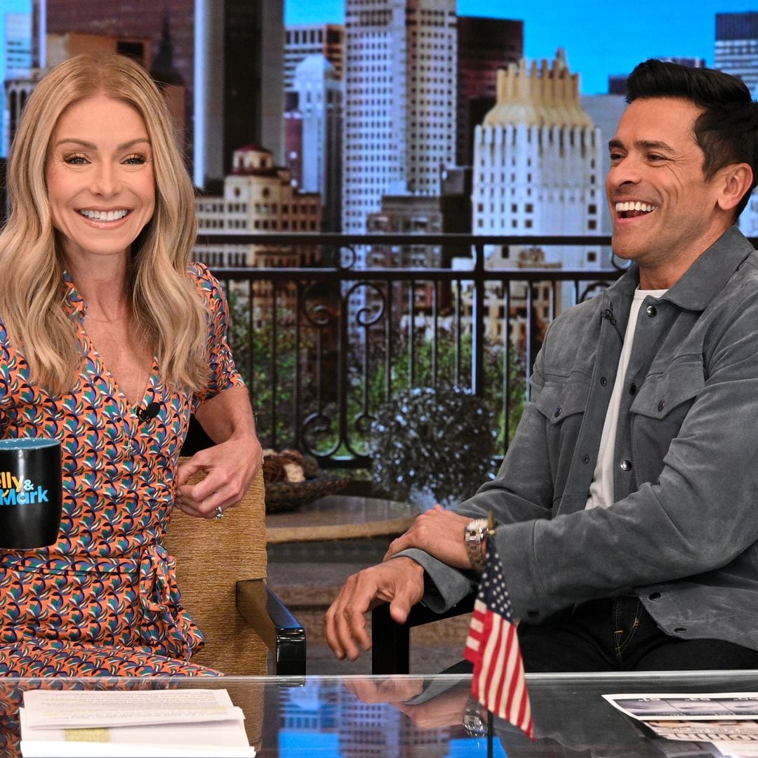 Kelly Ripa and Mark Consuelos turn live TV glitch into hilarious moment