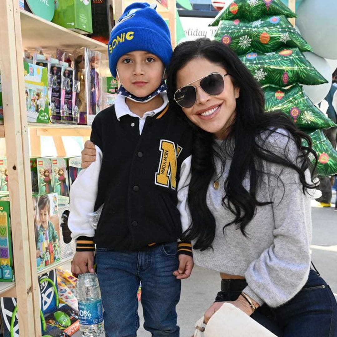 Lauren Sanchez hands out presents to kids with Baby2Baby