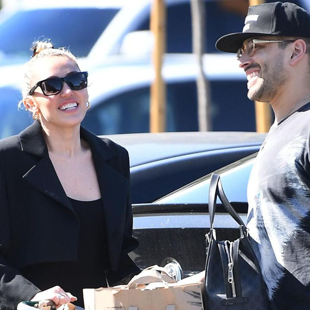 Miley Cyrus is back in LA, goes grocery shopping with her mom and friend