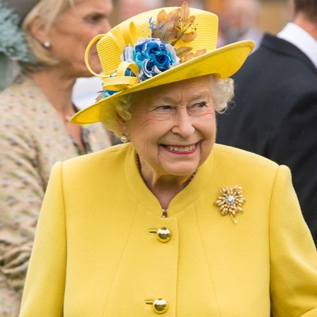 Queen Elizabeth is hiring a gardener that will live in Buckingham Palace - and make $24K!