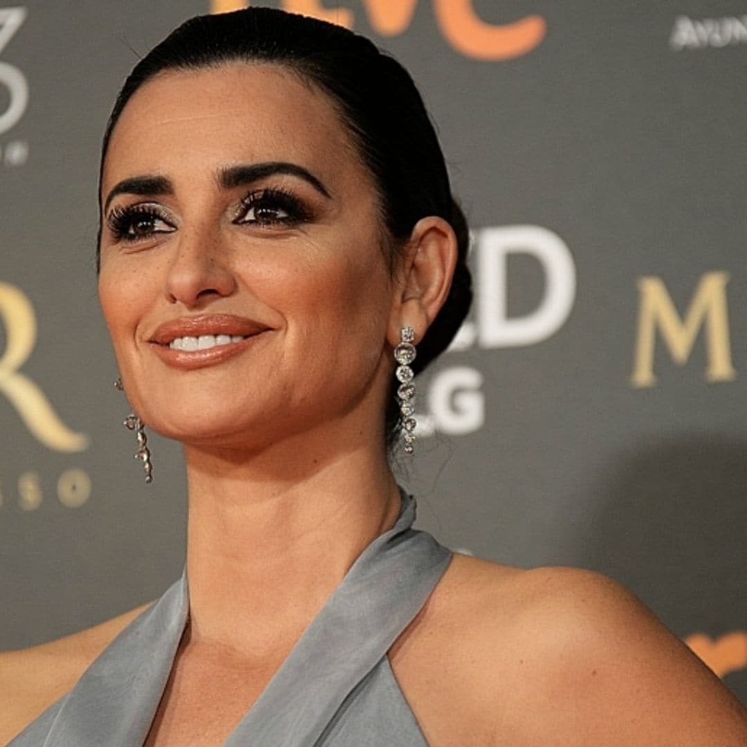 Penélope Cruz stuns in Chanel as she brings mom to the Spanish Oscars