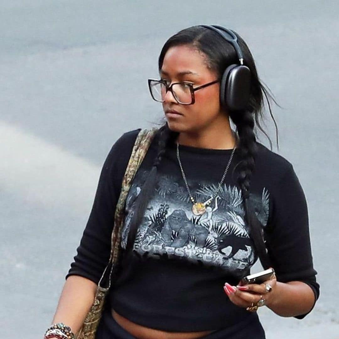 Sasha Obama’s early morning look: oversized glasses and Ugg boots