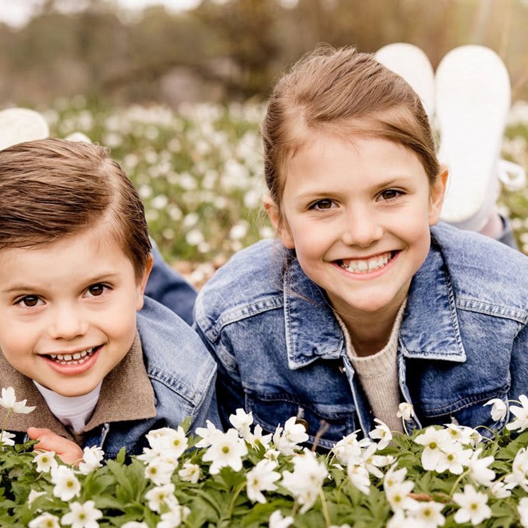 New festive photo of Princess Estelle and Prince Oscar of Sweden released