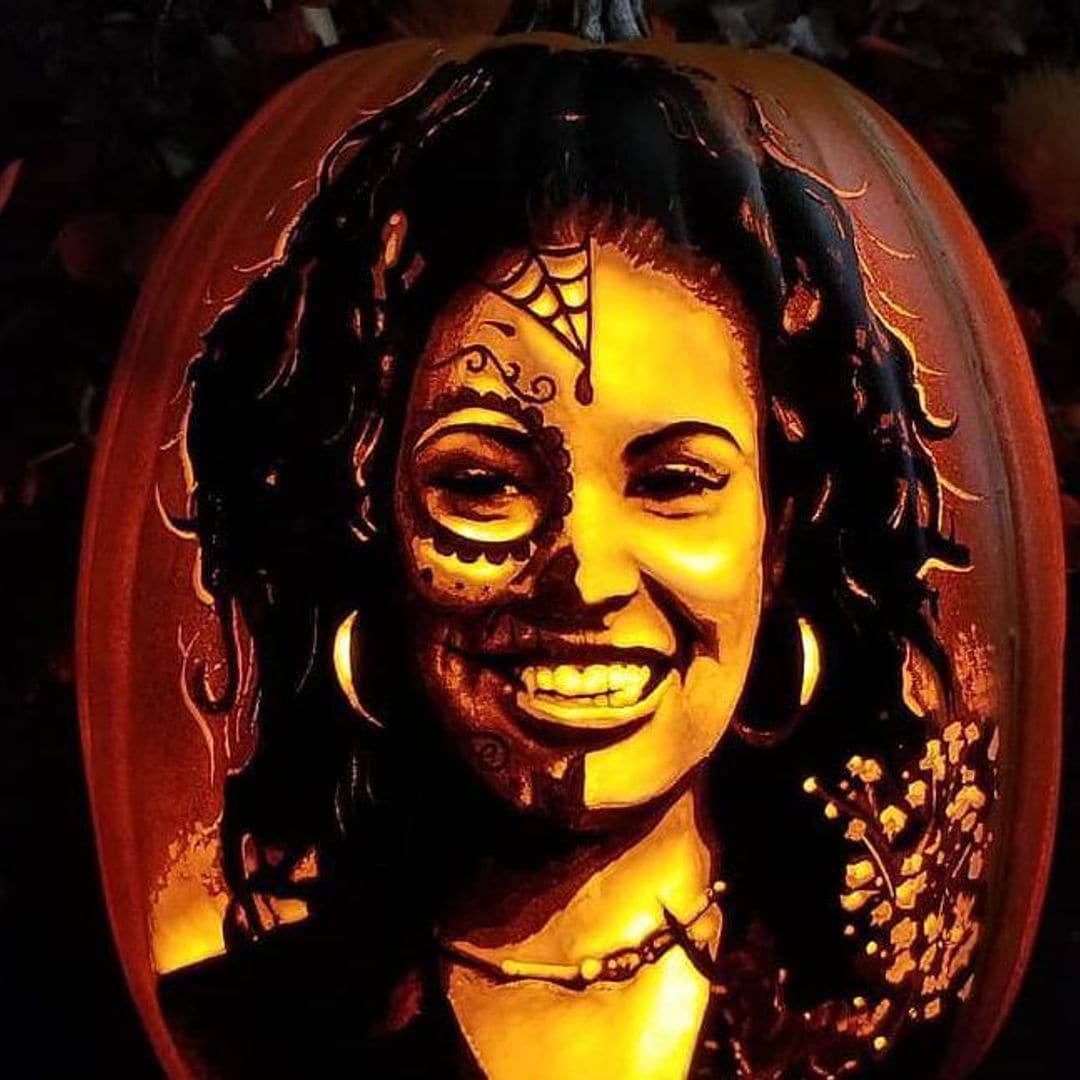 This artist created a Selena Quintanilla pumpkin carving for Halloween