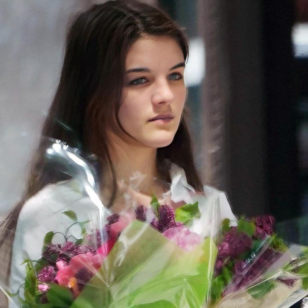 Suri Cruise buys flowers for Katie Holmes on Mother’s Day