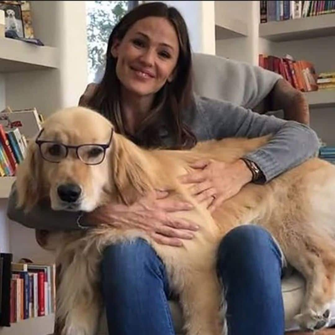 Jennifer Garner recreates iconic roles with her dog and it’s everything