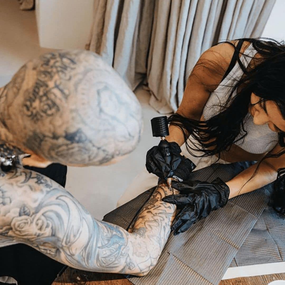 Kourtney Kardashian gives Travis Barker an ‘I love you’ tattoo