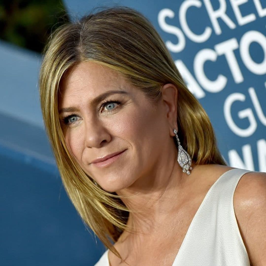 Jennifer Aniston shares beautiful make up free selfie