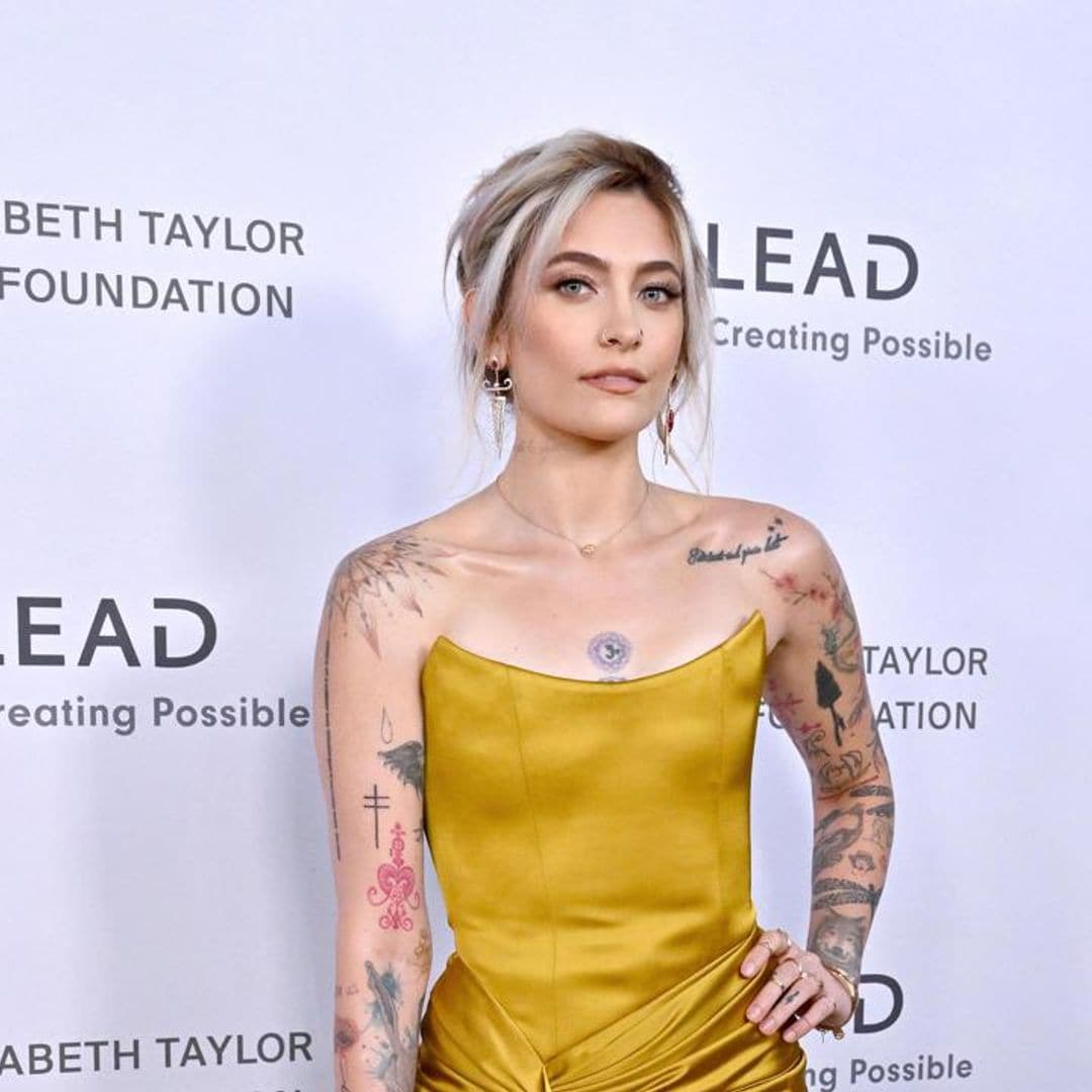 Paris Jackson stuns at the red carpet as she hugs Alexandra Shipp