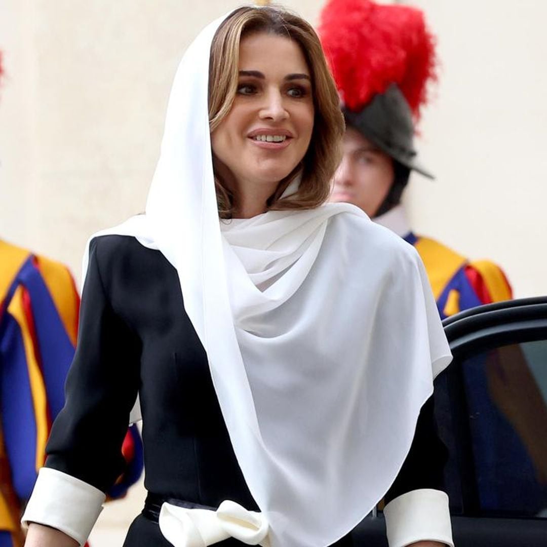 Stylish Queen Rania meets with Pope Francis