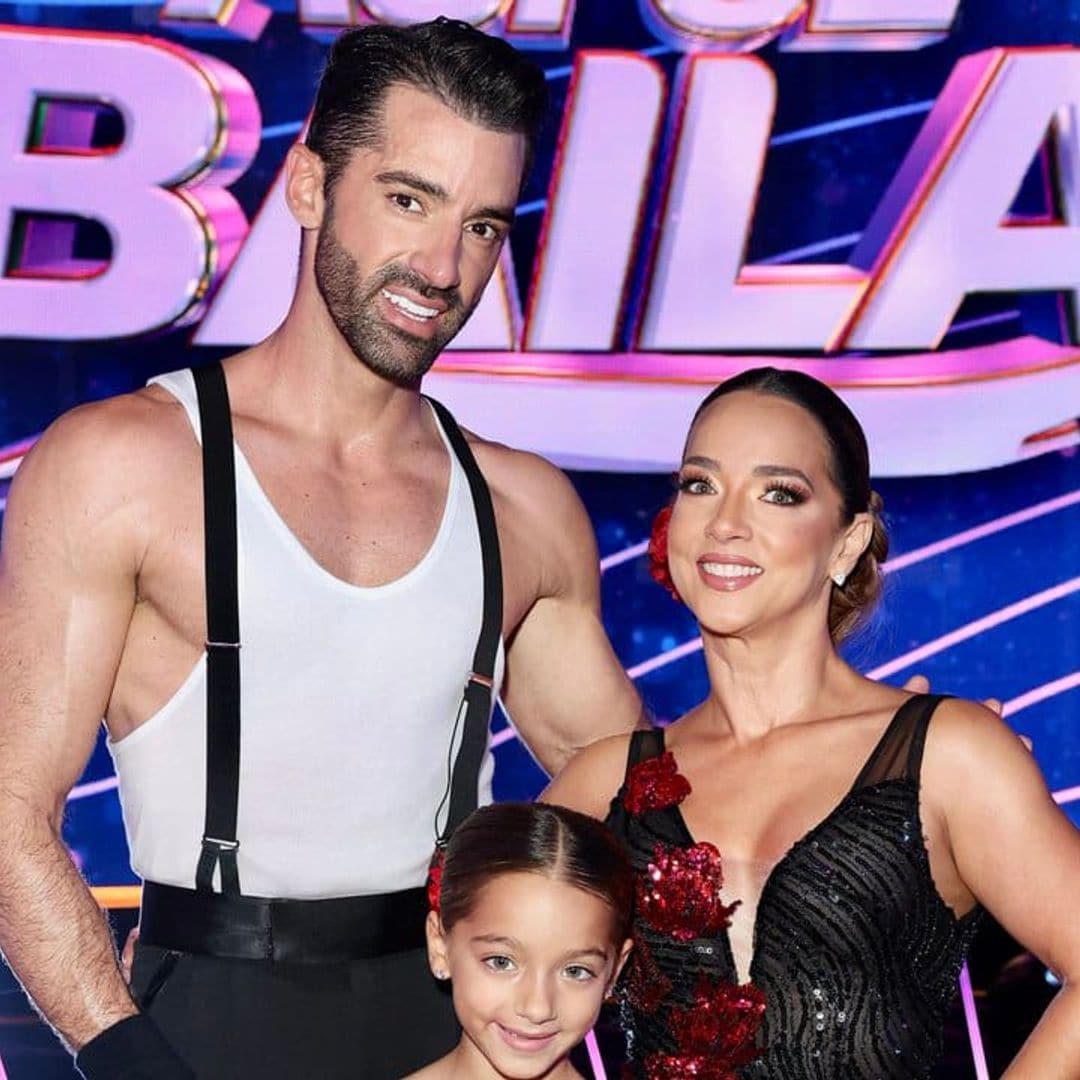 Adamari López and Toni Costa on the dance floor of ‘Así se Baila’ with their daughter Alaïa [Photos]