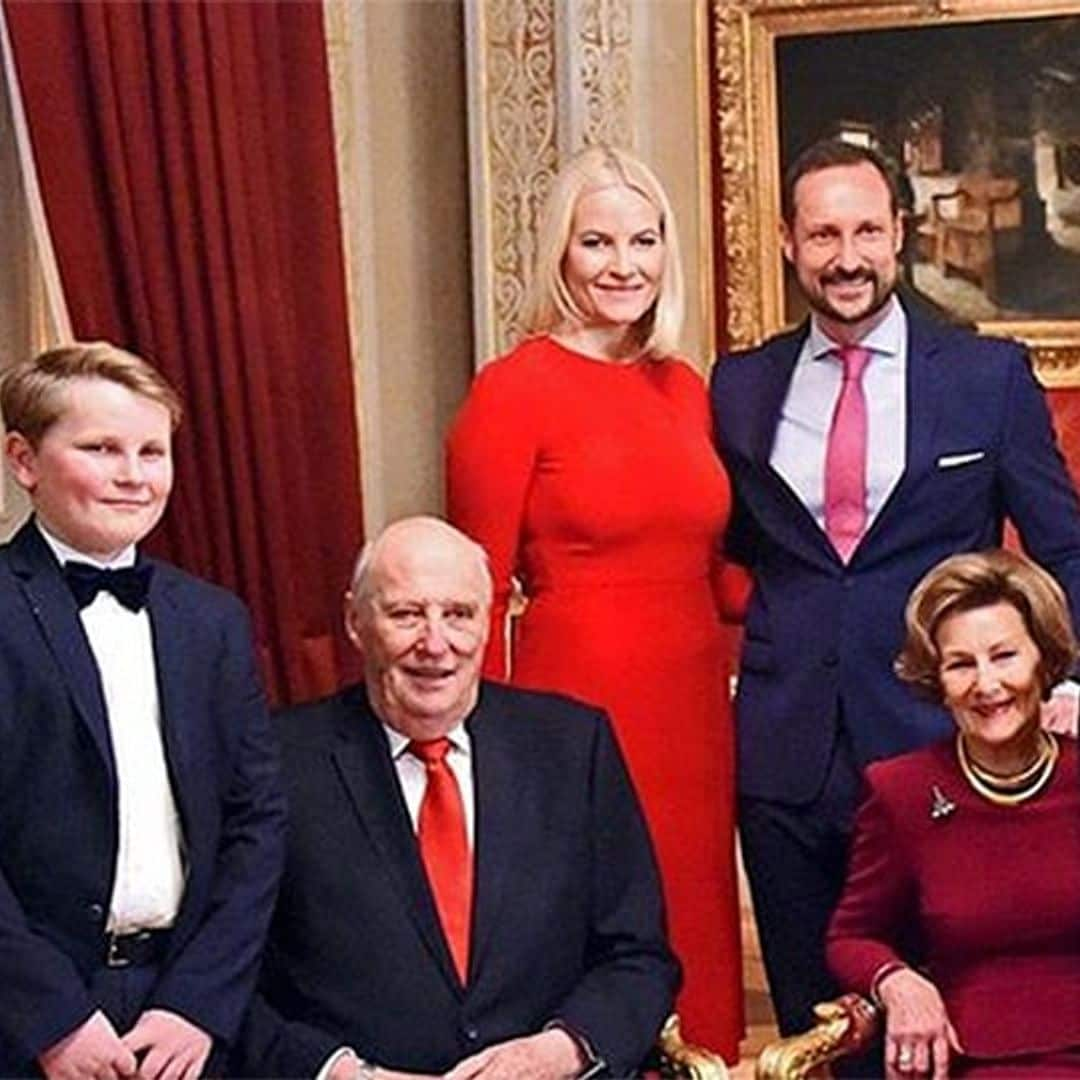 Royals get in the holiday spirit: Check out their Christmas cards, decorations and trees