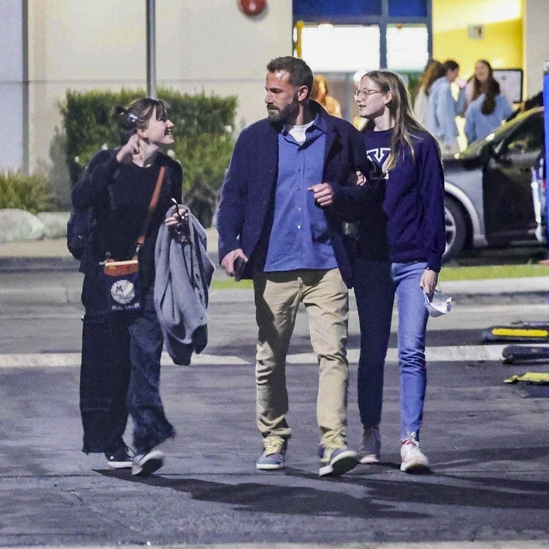 Ben Affleck steps out with daughters Violet and Fin days after his close interaction with Jennifer Garner