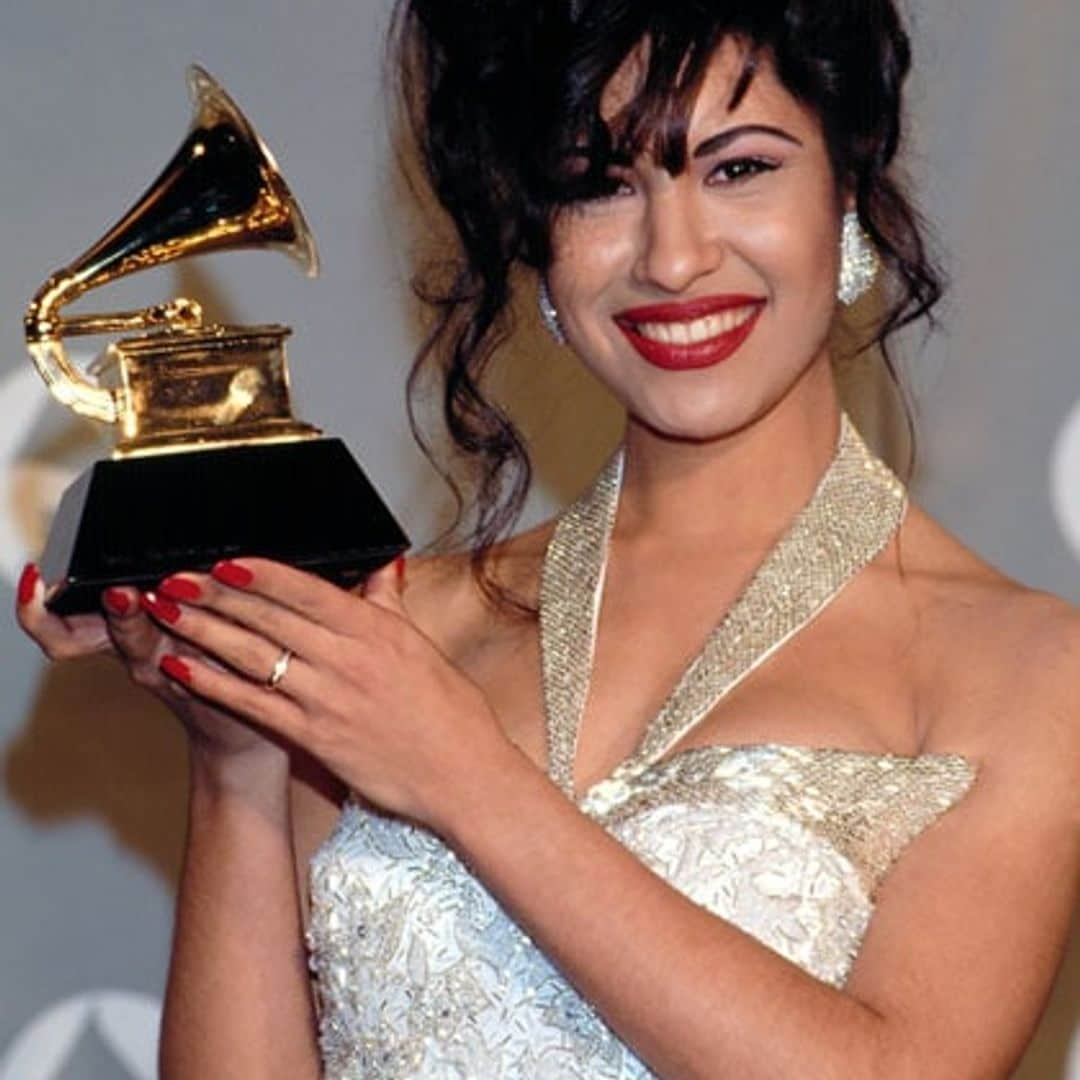 Here's How To Get Selena Quintanilla's Grammy Beauty Look