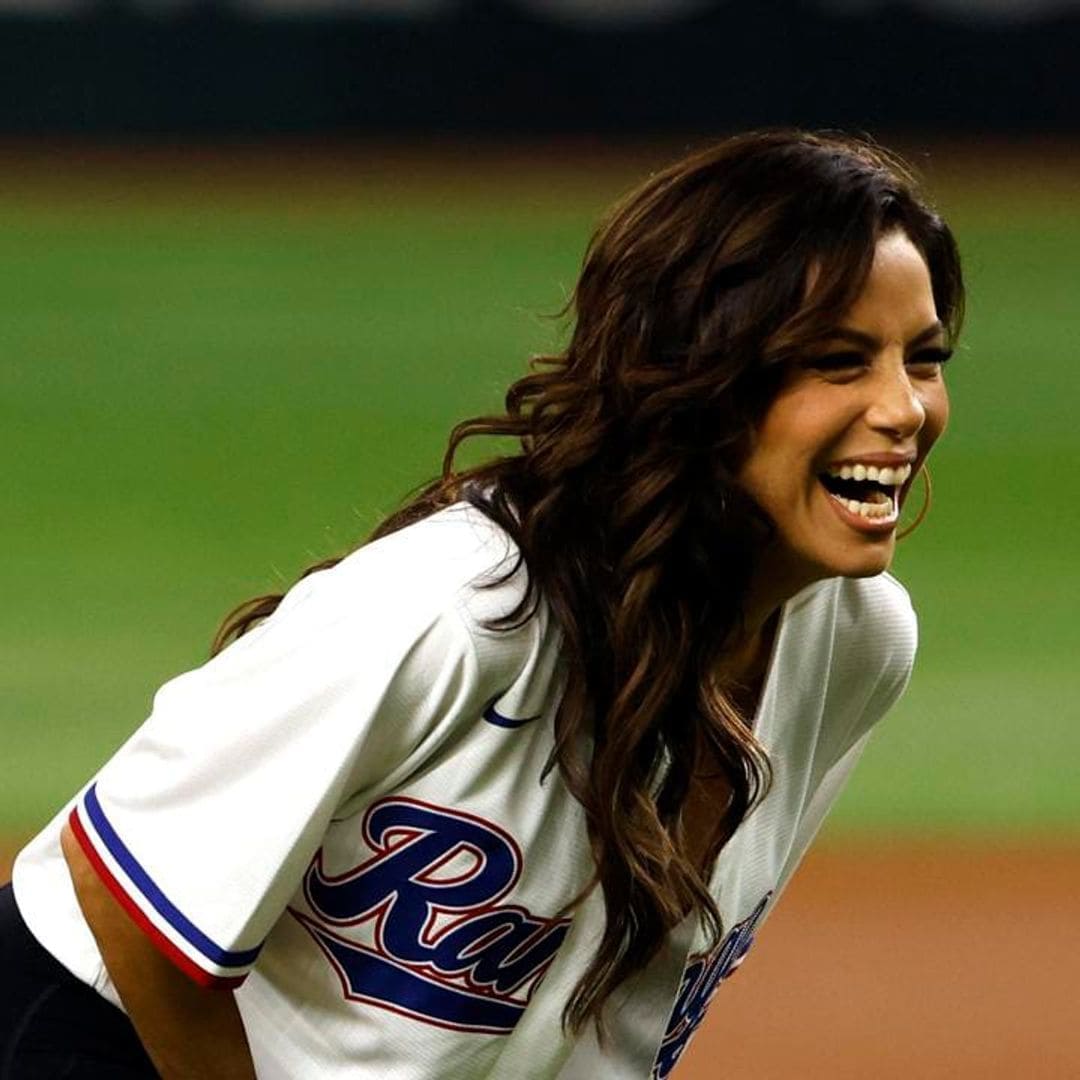 Eva Longoria gets a standing ovation after tossing a ceremonial pitch