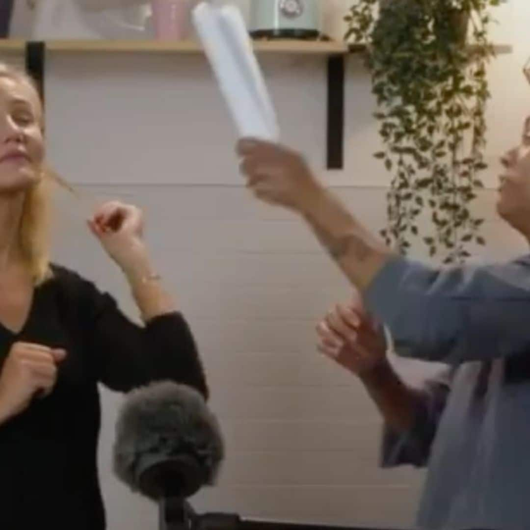 Cameron Diaz and Zoe Saldana hilariously swat at fly while filming cooking show