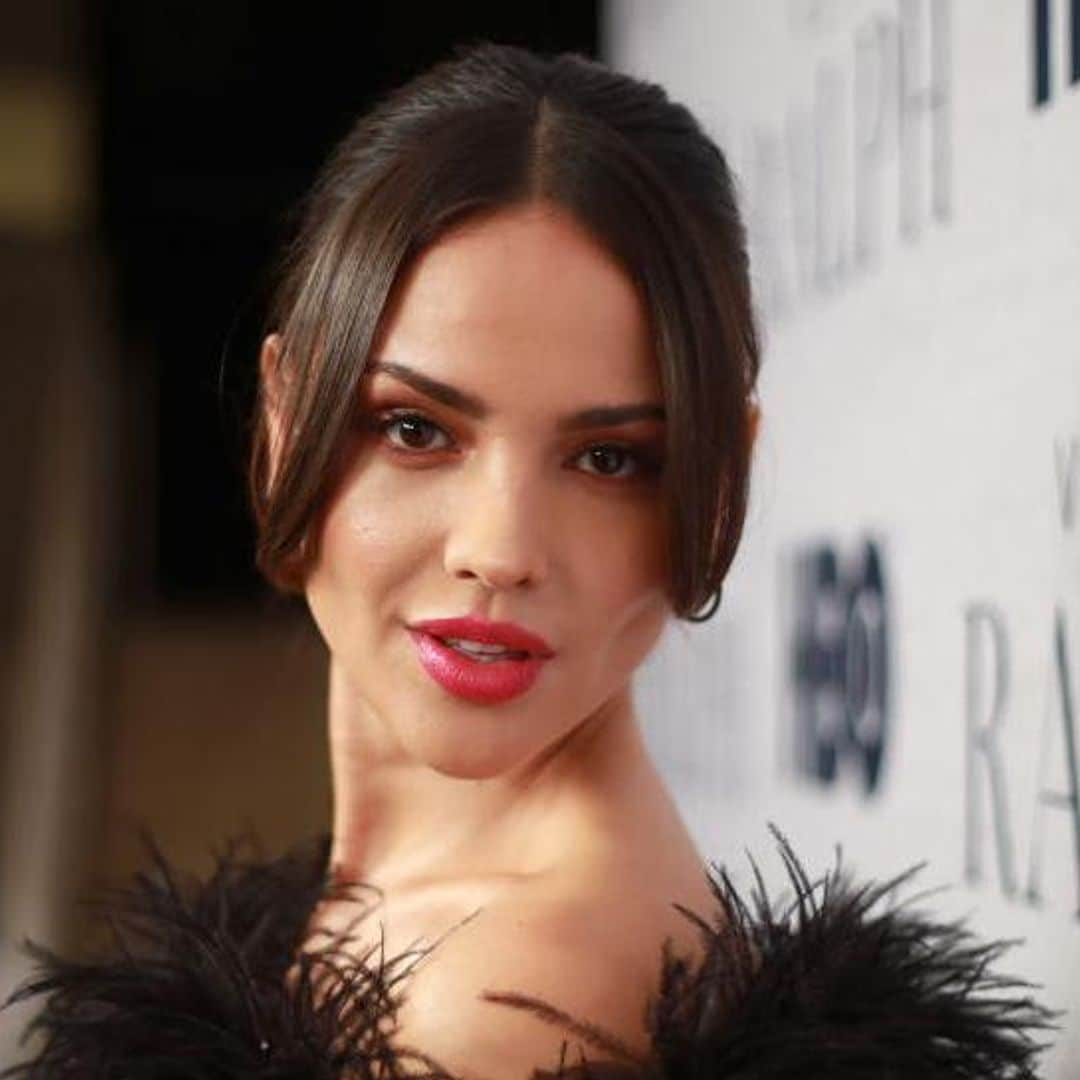 Eiza Gonzalez shows us her beauty routine, in just eight minutes!