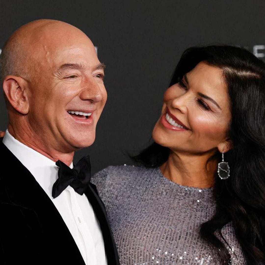 Lauren Sánchez honors Jeff Bezos with a luxurious crystal-covered purse