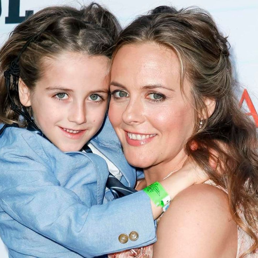 Alicia Silverstone praises her son’s long hair: “He’s beautiful and we love his hair”