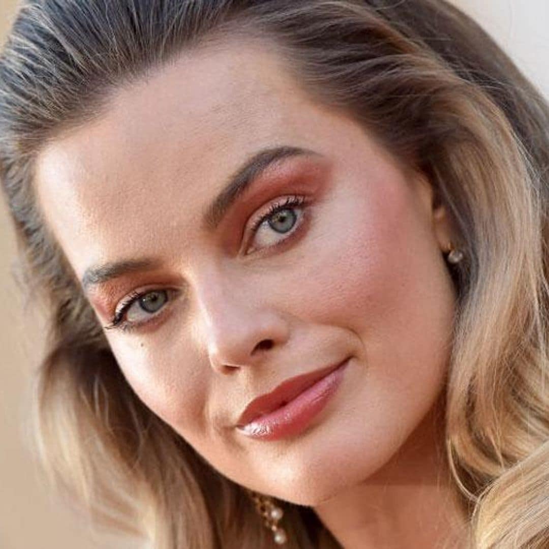 Margot Robbie´s stunning monochromatic makeup