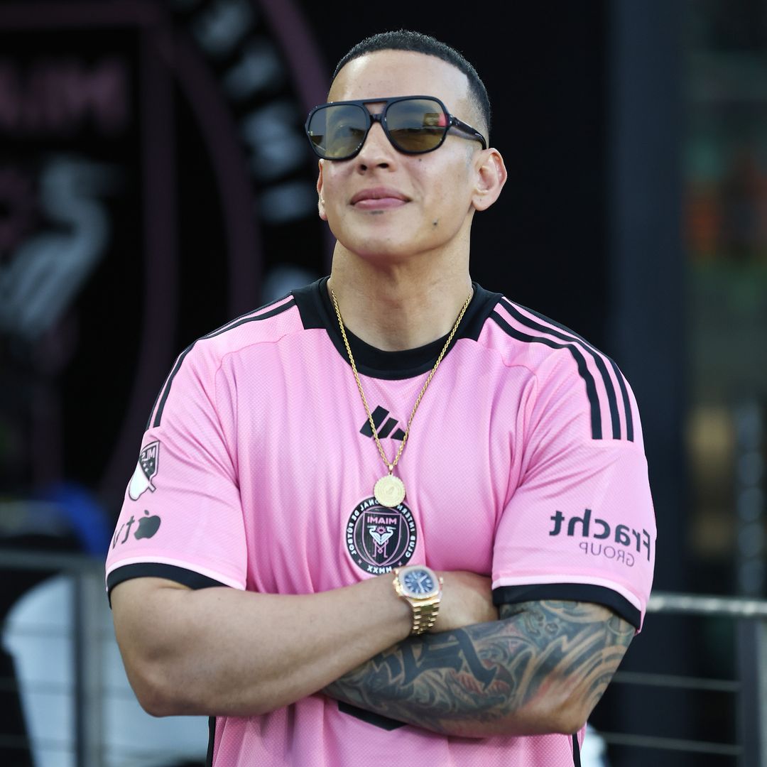 Daddy Yankee sues Mireddys González for $250 million after signing divorce documents