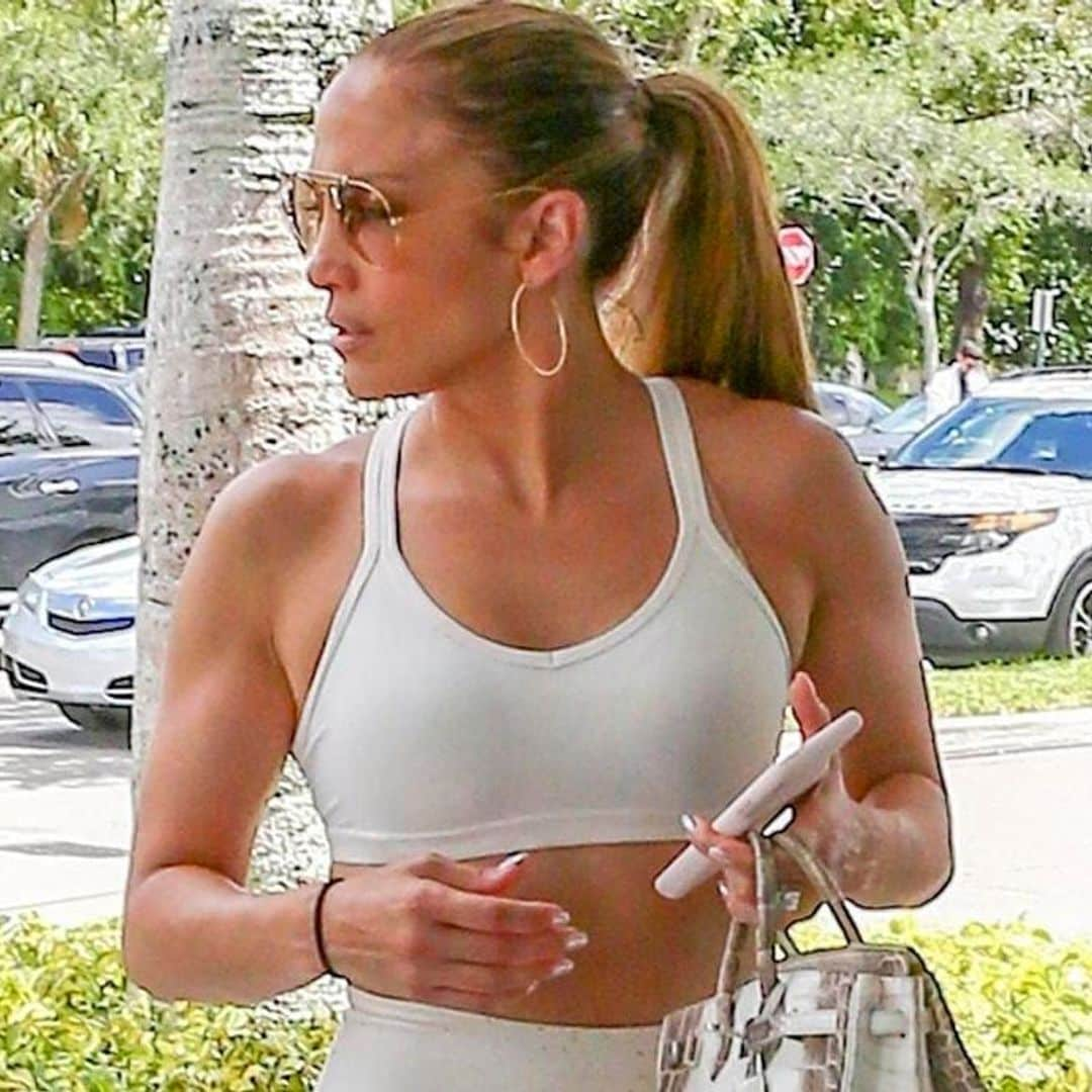 Jennifer Lopez shows off impressive weight-lifting skills in workout video