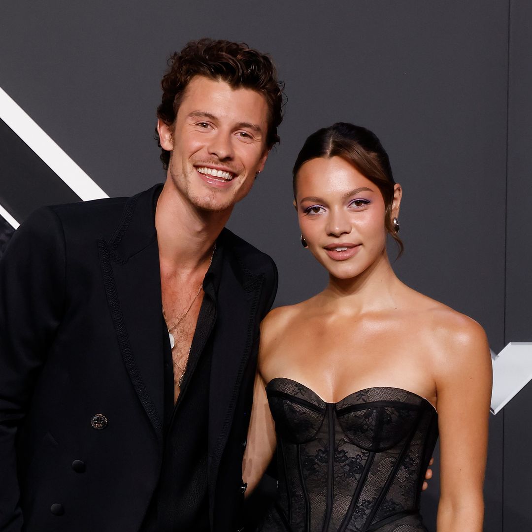 Shawn Mendes introduces date at the VMAs red carpet