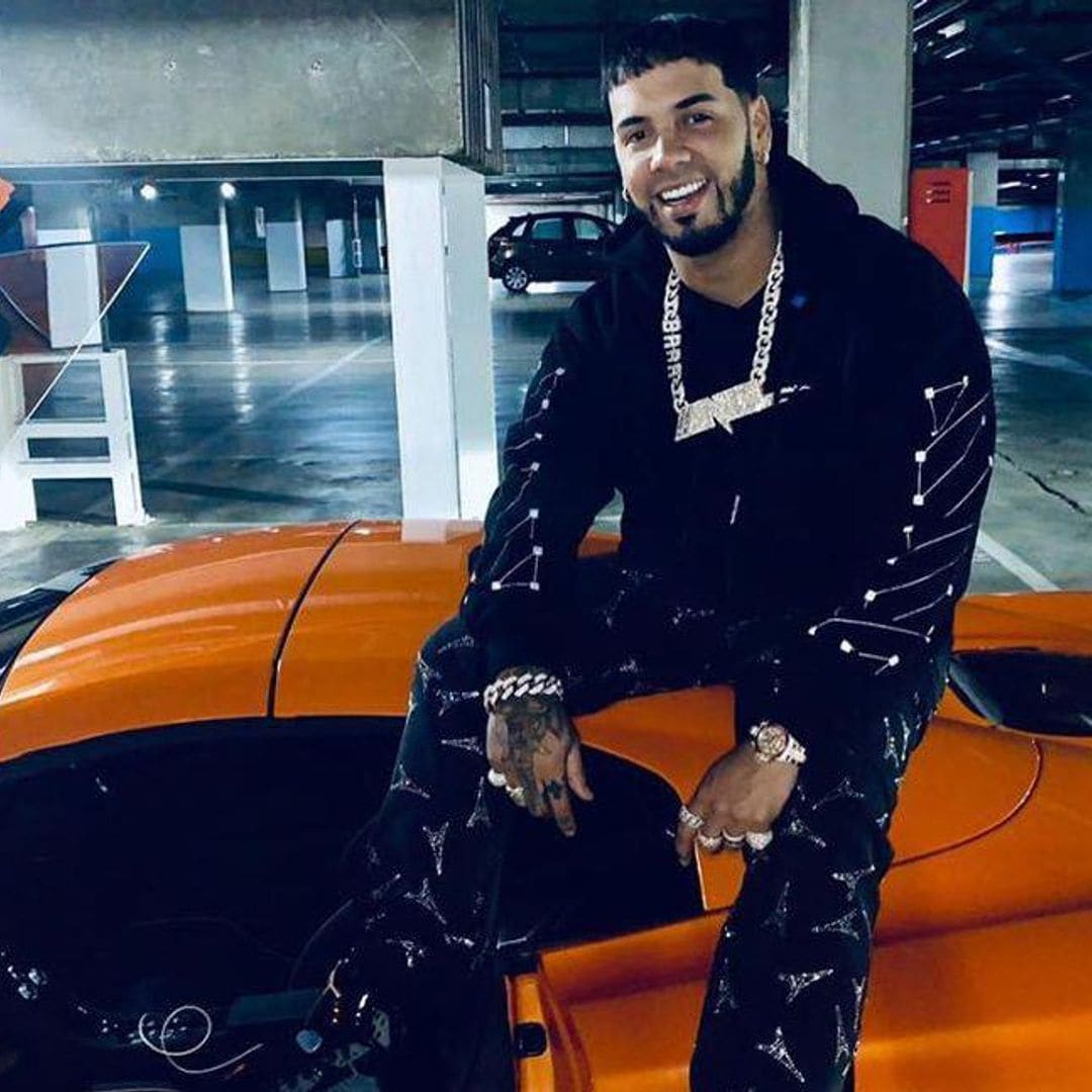 Anuel AA does ‘millionaire’ workout using luxury supercars as equipment and we can’t believe our eyes