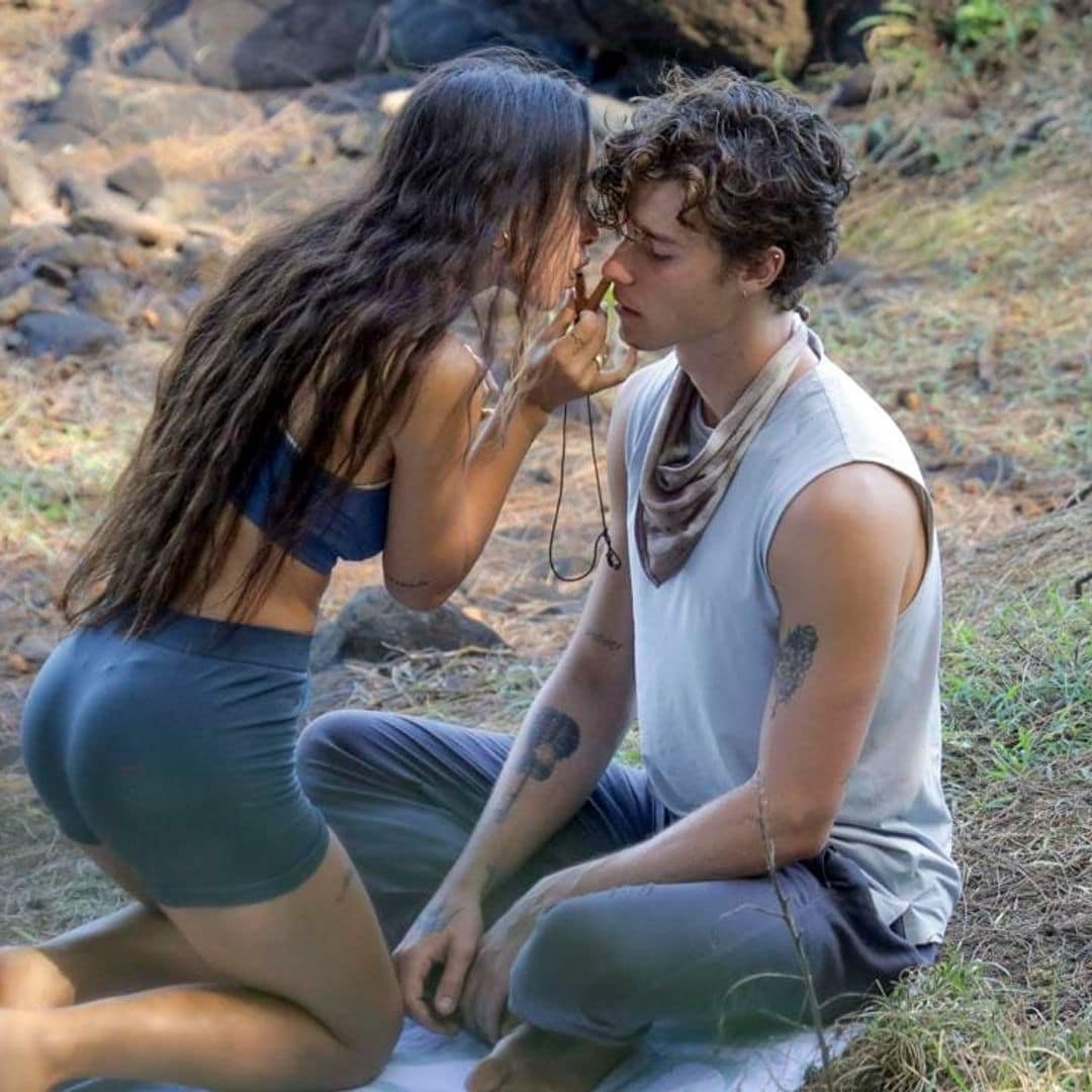 Shawn Mendes gets up close and personal with yogi Hitomi Mochizuki in Hawaii