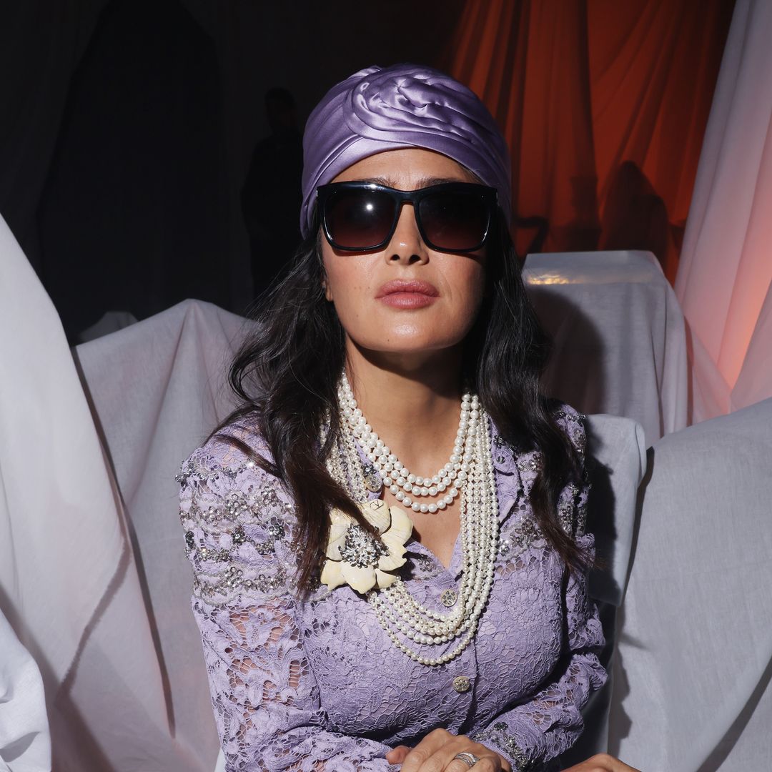 Salma Hayek evokes old Hollywood with lilac lace and pearls