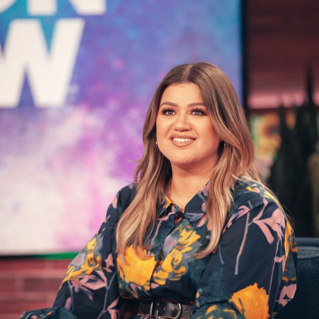 Kelly Clarkson calls “Despacito” ‘the one song in history that I’m afraid to cover’