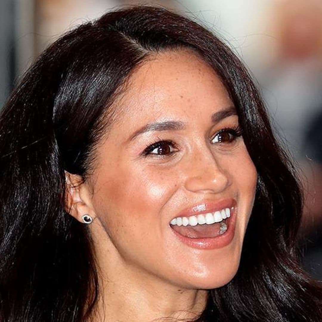 The moment 					<i></i> 					Meghan Markle stopped a woman from curtsying with a hug