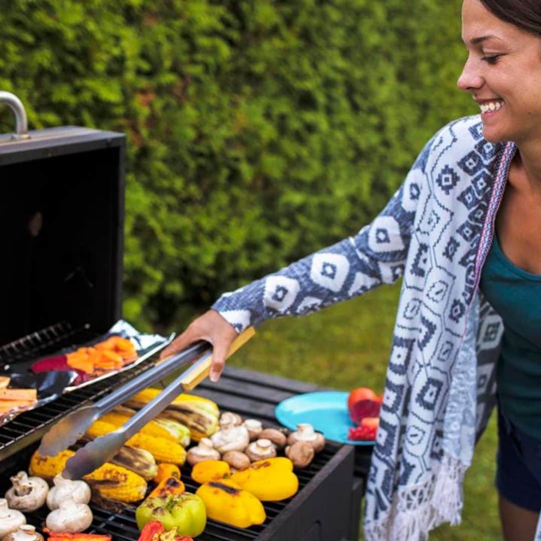 How to throw a delicious vegan BBQ that even your meat-eating family and friends will love!