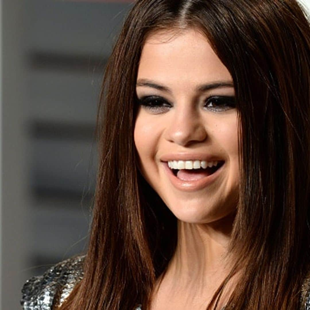 Selena Gomez handles being stuck in an elevator like a champ, keeps others calm