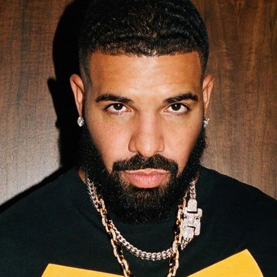 Drake shows off his ripped muscles and sparks plastic surgery rumors again