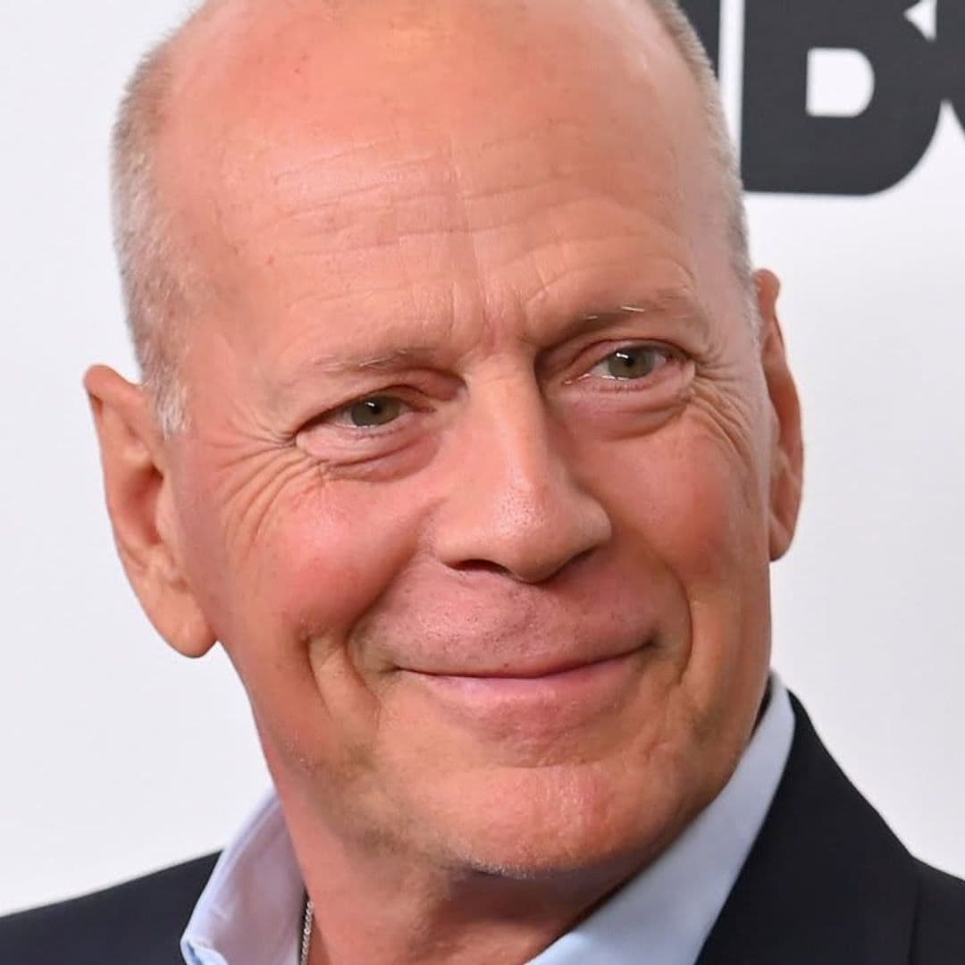 Bruce Willis apologizes after refusing to wear a mask