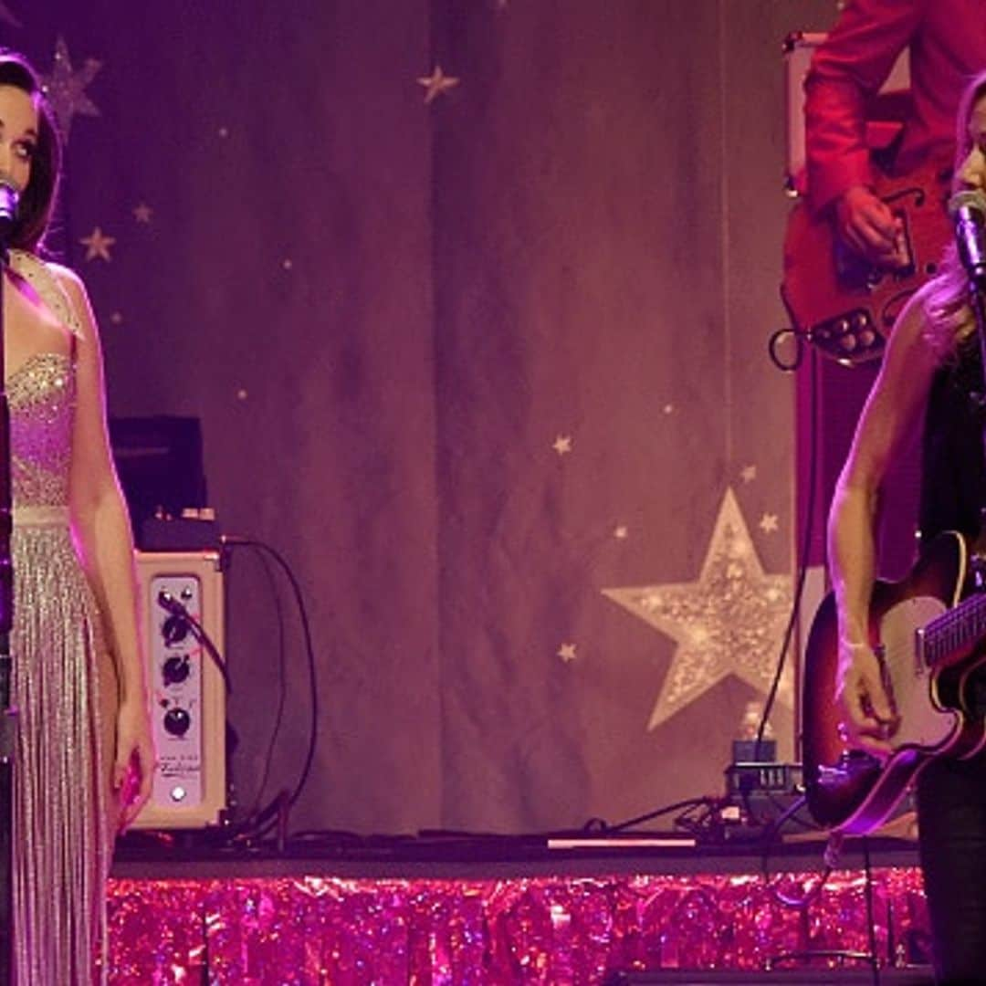 Kacey Musgraves performs with Sheryl Crow, covers TLC's 'No Scrubs'