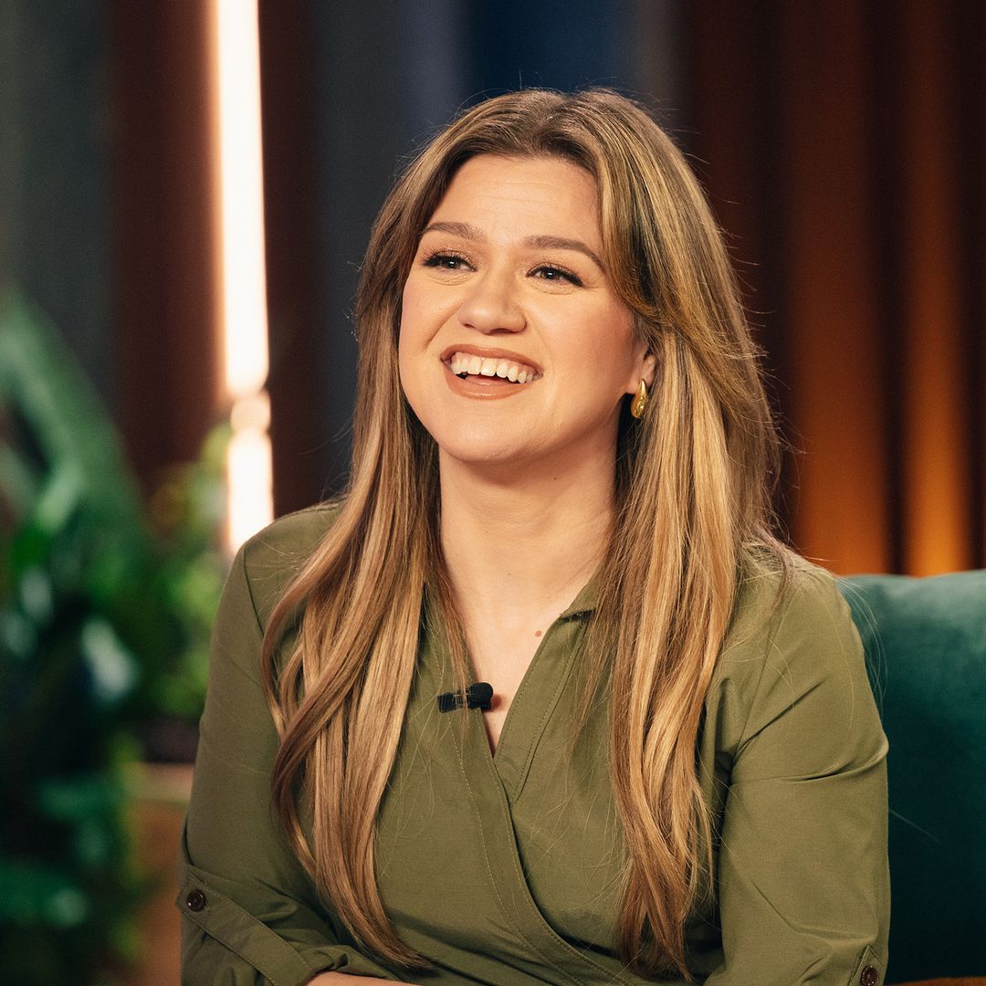 Kelly Clarkson fans panic as she mysteriously skips talk show episode