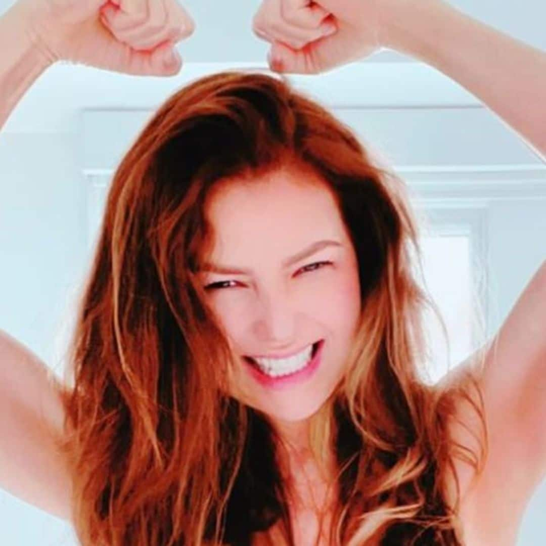 Thalía flaunts toned tummy and arms in ageless pic and more