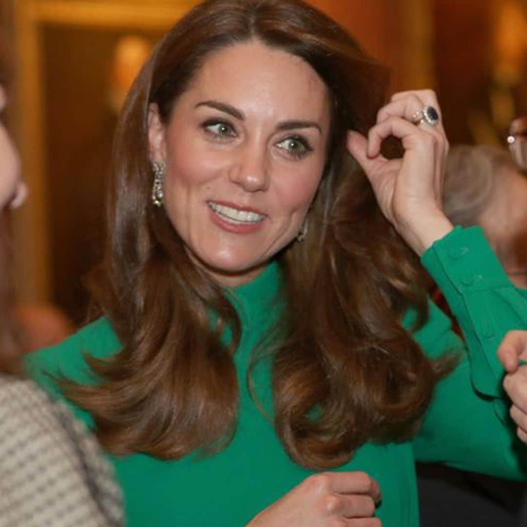 Kate Middleton looks gorgeous in green for night at Buckingham Palace sans Prince William